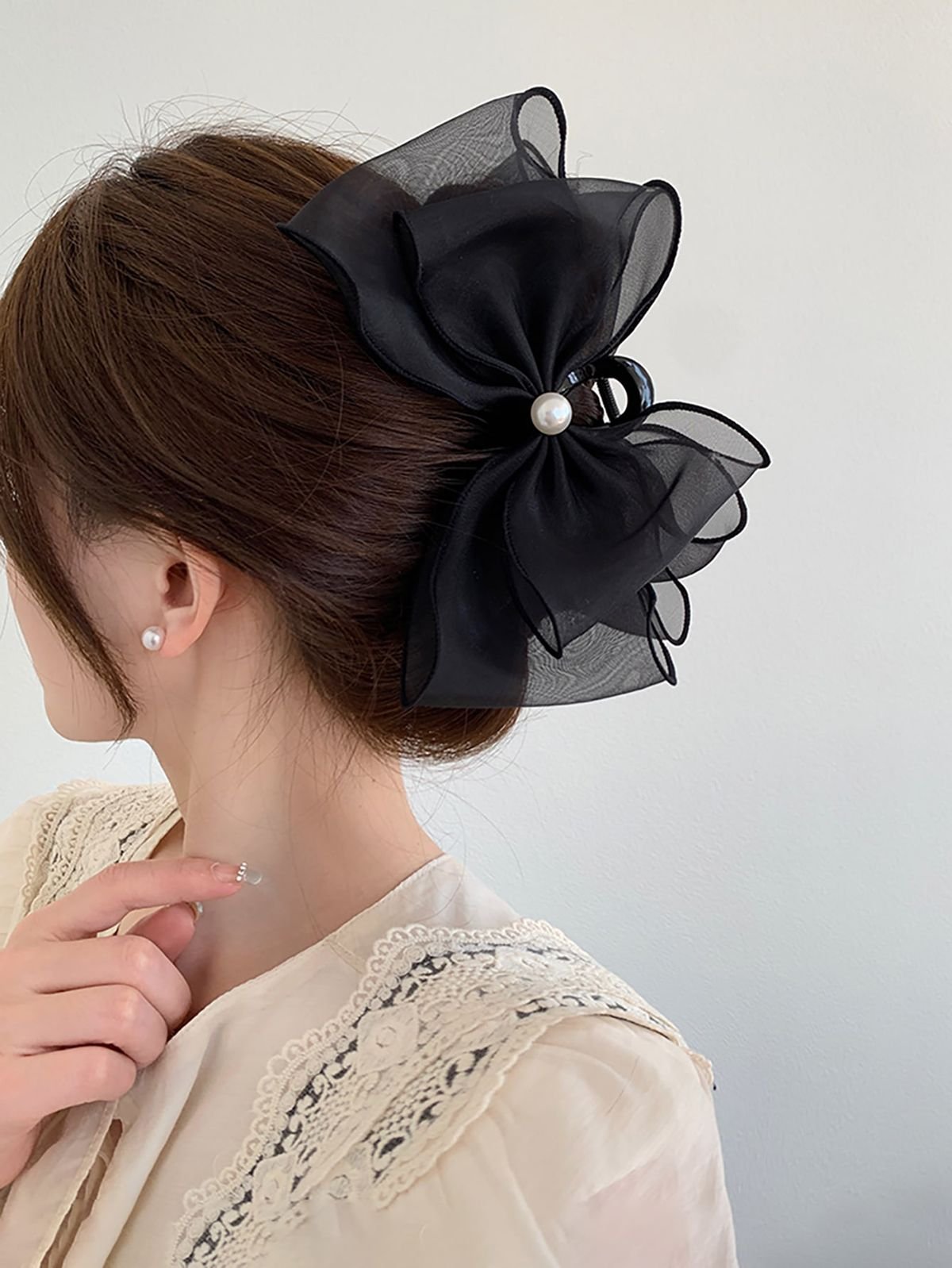 Chic Black Bow Hair Clip for Elegant Bun Hairstyle