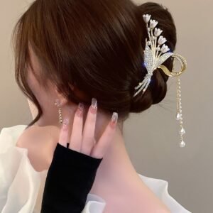 Bridal Pearl Hair Claw for Elegant Bun Hairstyle