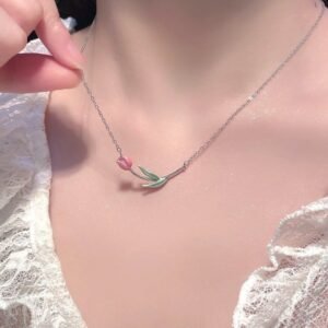 Elegant Floral Charm Pendant Necklace.